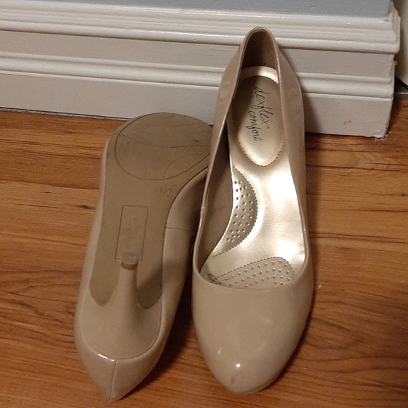 Dexflex comfort nude heels. - Picture 3 of 4